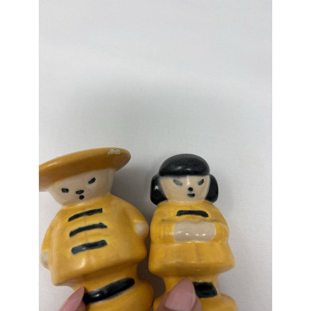 Vintage Asian Couple Salt & Pepper Shakers Yellow Black 1950's Mid Century Retro - Picture 9 of 11